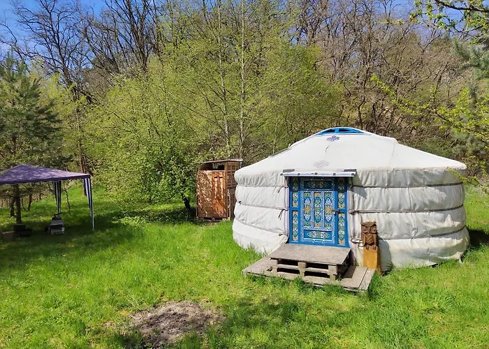 Jurta Ve Hvozdech